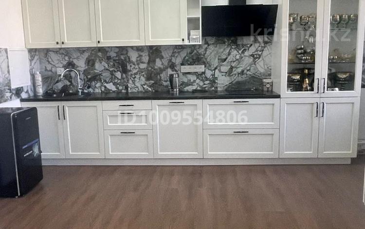 5-бөлмелі пәтер · 160 м² · 12/16 қабат, 15-й мкр, ​16-й микрорайон 64, бағасы: 68 млн ₸ в Актау — фото 2
