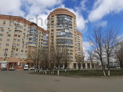 3-бөлмелі пәтер, 135 м², 3/9 қабат ай сайын, Кулманова 1, бағасы: 450 000 〒 в Атырау