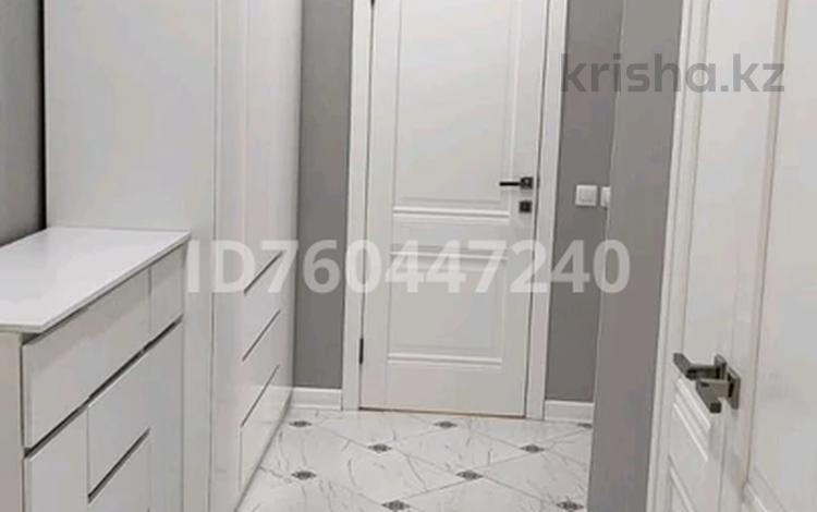 2-бөлмелі пәтер · 65 м² · 2/9 қабат, мкр. Алтын орда, Мкр. Алтын орда. Тәуелсіздік 24, бағасы: 180 000 ₸ в Актобе — фото 2