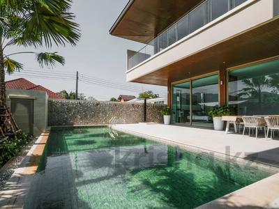 Отдельный дом · 4 комнаты · 500 м² · 4.61 сот., Чернгталай за ~ 694.7 млн 〒 в Пхукете