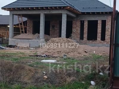 Продажа домов и дачи в Алматинской обл.: Отдельный дом · 5 комнат · 195 м² · 8 сот., Жангельдина 17 за 40 млн 〒 Отдельный дом · 5 комнат · 195 м² · 8 сот., Жангельдина 17 за 40 млн 〒 в Боралдае (Бурундай), мкр Водник-1