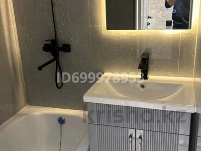 2-комнатная квартира · 44 м² · 4/5 этаж, 8-й микрорайон, 8-й микрорайон — Сзади магазин Ладушки за 25 млн 〒 в Шымкенте, Туран р-н