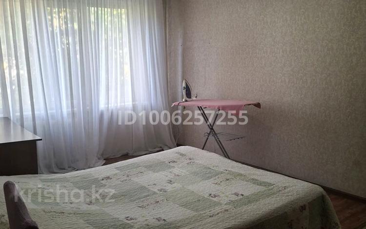 1-бөлмелі пәтер · 42 м² · 4/9 қабат, Чайковского 32 — Абылайхана, бағасы: 15 000 ₸ в Алматы, Алмалинский р-н — фото 2