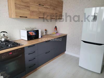 2-комнатная квартира · 65 м² · 4/9 этаж, 5мик 10 за 250 000 〒 в Аксае