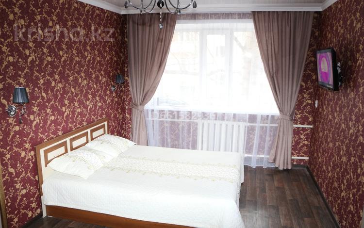 1-комнатная квартира, 37 м², 3/5 этаж посуточно, Ерубаева 48/1 за 6 990 〒 в Караганде, Казыбек би р-н — фото 6