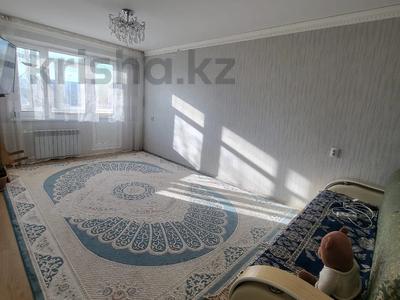 3-комнатная квартира · 63 м² · 3/5 этаж, мкр 8, братьев Жубановых 284/1 за 18.9 млн 〒 в Актобе, мкр 8