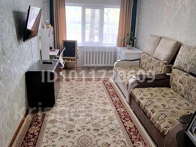 2-комнатная квартира · 49 м² · 1/5 этаж, Бурова 12 — Находится на остановке Поликлиника, 25 школа за 18 млн ₸ в Усть-Каменогорске, Ульбинский