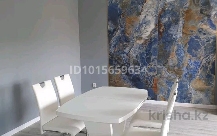 4-комнатная квартира · 140 м² · 2/3 этаж, А. Кердери 104 за 500 000 ₸ в Уральске — фото 2