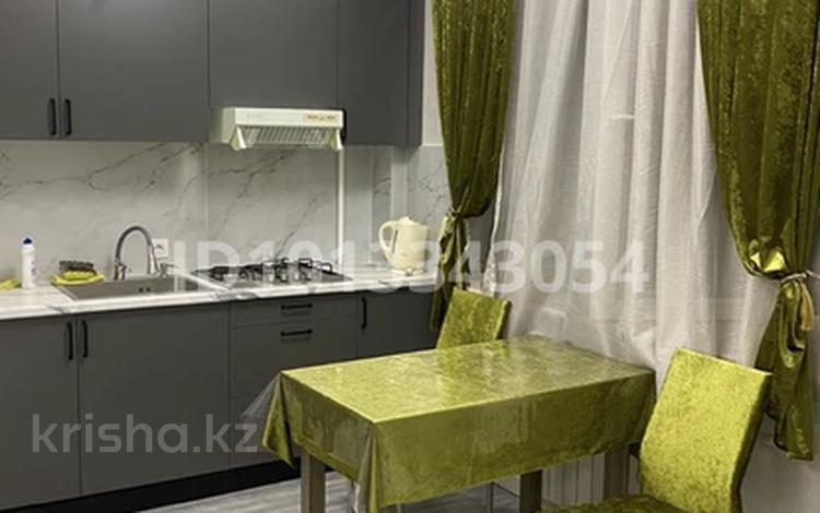 1-бөлмелі пәтер · 45 м² · 3/5 қабат, Желтоксана 19 — Райымбека Желтоксана, бағасы: 20 000 ₸ в Алматы, Алмалинский р-н — фото 2