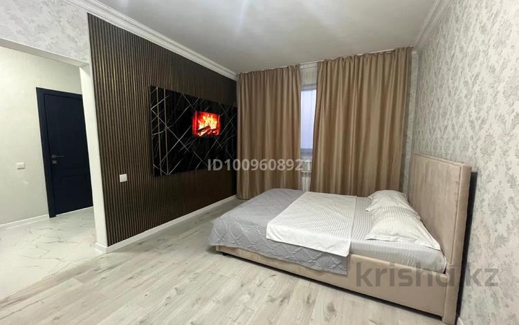1-комнатная квартира · 56 м² · 6/10 этаж, Базовая 2/6 — За драм театром , напротив 50 школы за 15 000 ₸ в Усть-Каменогорске, Ульбинский — фото 2