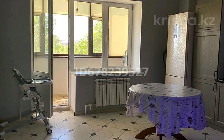 2-бөлмелі пәтер · 82.7 м² · 2/5 қабат, Авиатор 1 К, бағасы: 28 млн ₸ в Актобе, мкр Авиатор — фото 5