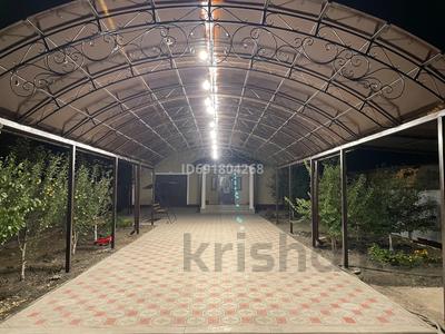 Отдельный дом · 8 комнат · 320 м² · 10 сот., мкр Мунайшы, Стройтель 23 за 80 млн 〒 в Атырау