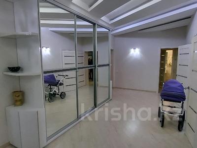 4-комнатная квартира · 170 м² · 2/7 этаж, мкр Самал-3, Хаджи Мукана 39 — Достык (бывш.Ленина) за 900 000 ₸ в Алматы, Медеуский р-н