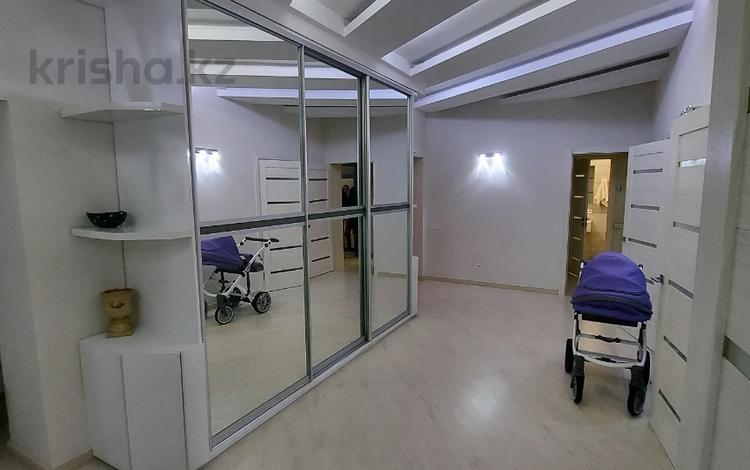 4-комнатная квартира · 170 м² · 2/7 этаж, мкр Самал-3, Хаджи Мукана 39 — Достык (бывш.Ленина) за 800 000 ₸ в Алматы, Медеуский р-н — фото 4