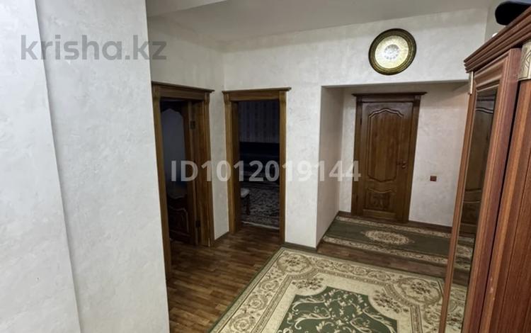 2-комнатная квартира · 80 м² · 1/9 этаж, мкр Аксай-1А 28 за 41.5 млн ₸ в Алматы, Ауэзовский р-н — фото 2