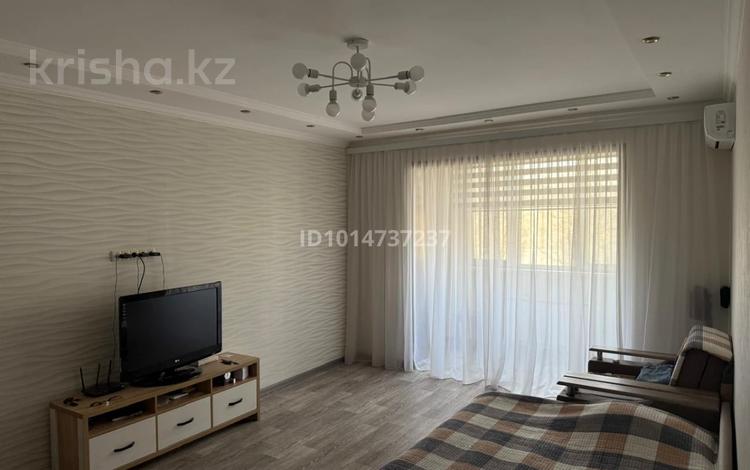 1-комнатная квартира · 51 м² · 5/10 этаж, мкр Таугуль-2 за 280 000 ₸ в Алматы, Ауэзовский р-н — фото 2