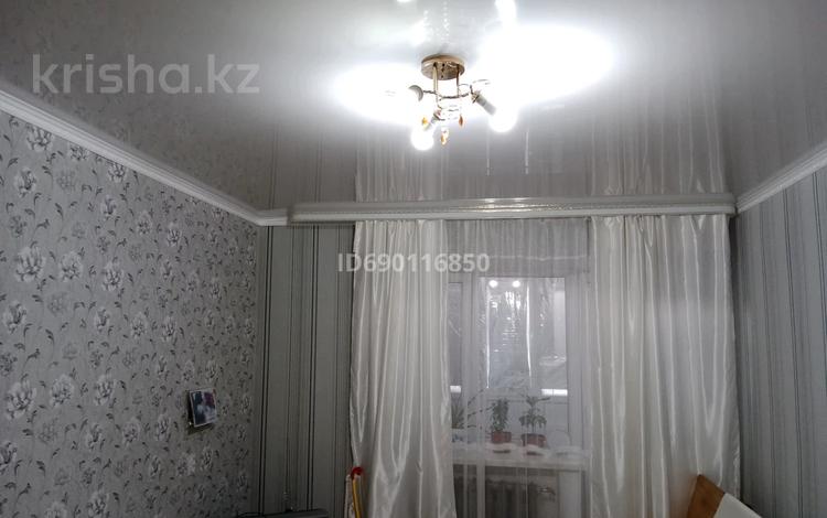 1-комнатная квартира, 32.7 м², 5/5 этаж, Валиханова 11 за 2.7 млн 〒 в Алге — фото 2