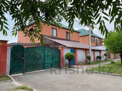 Аренда домов или дач в Астане: Отдельный дом · 7 комнат · 320 м² · помесячно, Тулкибас 3/1 — Жанкент-Қордай за 1.1 млн 〒 Отдельный дом · 7 комнат · 320 м² · помесячно, Тулкибас 3/1 — Жанкент-Қордай за 1.1 млн 〒 в Астане, Алматы р-н