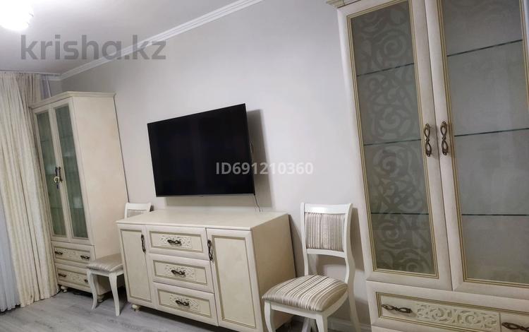 3-комнатная квартира · 62 м² · 3/5 этаж, мкр Юго-Восток, Мкр Юго-Восток, ул Мұқанова 15 — Возле магазин Южный (Раха)большая за 29 млн ₸ в Караганде, Казыбек би р-н — фото 2