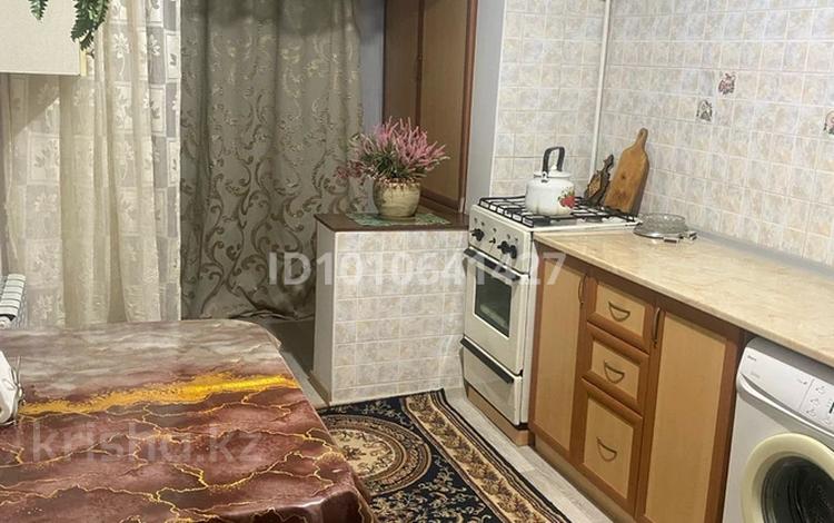2-бөлмелі пәтер · 50 м², 17-шағынаудан, 16-й микрорайон, бағасы: 14 000 ₸ в Шымкенте, Аль-Фарабийский р-н — фото 2
