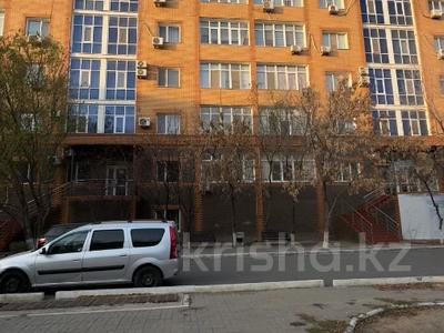 2-комнатная квартира · 66.2 м² · 7/10 этаж, Ауэзова 31 за 35 млн 〒 в Атырау, мкр Жилгородок