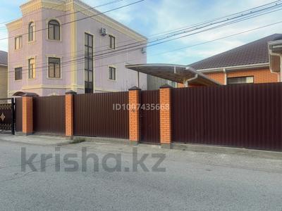 Отдельный дом · 4 комнаты · 260 м² · 5 сот., мкр Центральный, Каженбаева 2 — Каженбаева и проспект Махамбета за 90 млн ₸ в Атырау