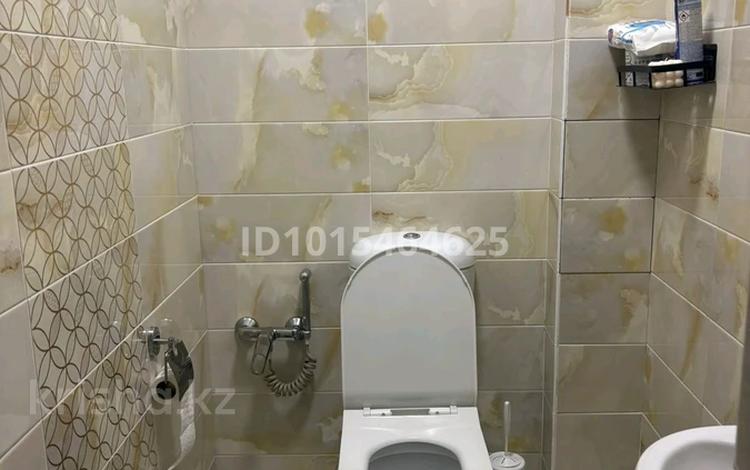 3-бөлмелі пәтер · 80 м² · 2/5 қабат, Алтын орда ш/а. 5, бағасы: 42 млн ₸ в Актобе, мкр. Алтын орда — фото 2
