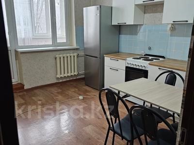 1-комнатная квартира, 42 м², 3/5 этаж помесячно, мкр Кокжиек, Геологов 10 за 160 000 〒 в Алматы, Жетысуский р-н