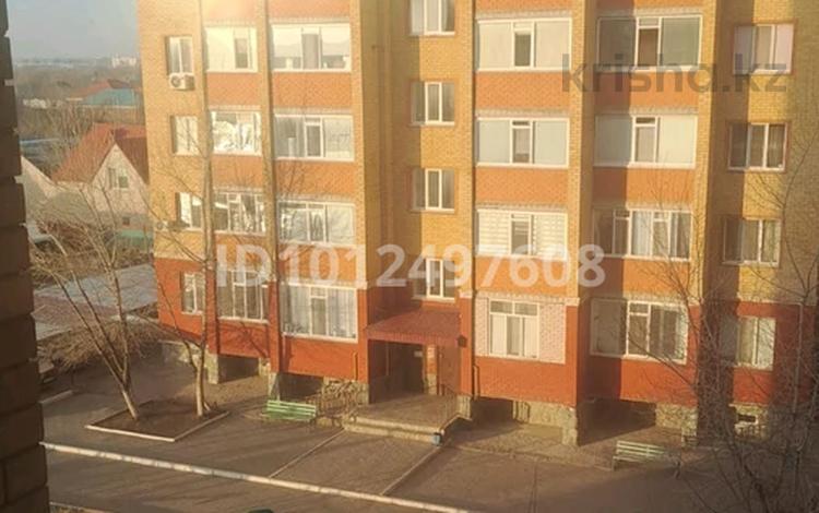 1-комнатная квартира · 50 м² · 2/5 этаж, Бурабай 13 за 120 000 ₸ в Актобе, мкр. Курмыш — фото 2