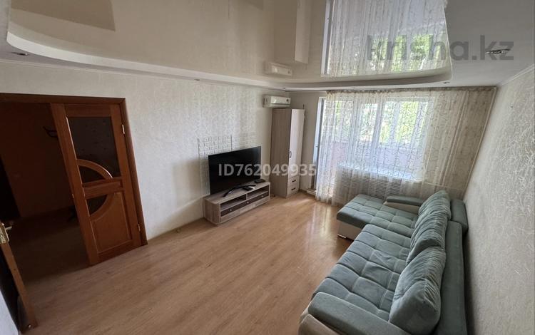 2-комнатная квартира · 50 м² · 4/5 этаж, мкр Айгуль, Абулхаир Хана 101 за 150 000 〒 в Уральске — фото 15