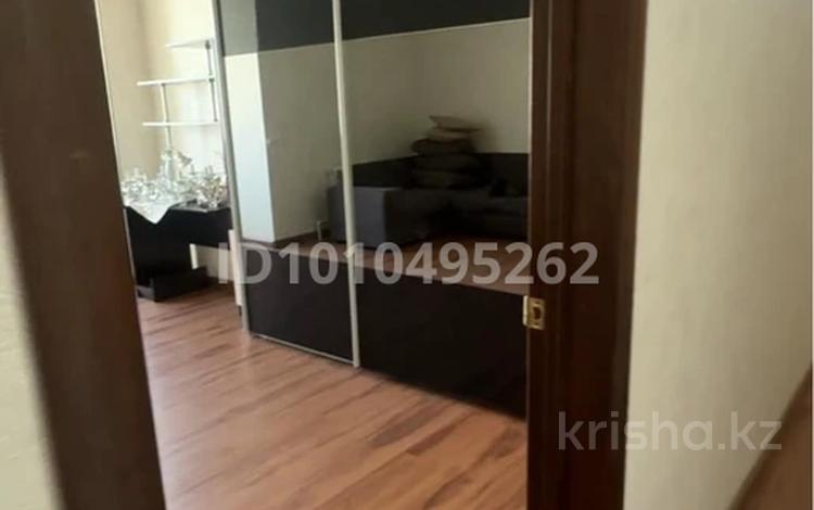 2-комнатная квартира · 106 м² · 5/5 этаж, мкр. Алтын орда 5 — Сзади гипер Дина за 200 000 〒 в Актобе — фото 2