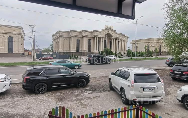Свободное назначение, офисы, магазины и бутики, склады, общепит, салоны красоты, фитнес и спорт, медцентры и аптеки, образование, развлечения, конференц-залы, кабинеты и рабочие места, студии · 20 м² за 100 000 ₸ в Алматы, Медеуский р-н — фото 34