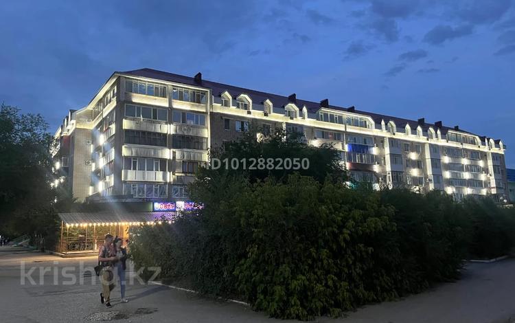 2-комнатная квартира · 47.1 м² · 5/6 этаж, мкр 5 — Пересечения Абая и Есет Батыра за 160 000 ₸ в Актобе — фото 11