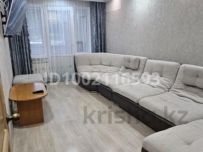 3-бөлмелі пәтер · 67 м² · 4/5 қабат, 8-ш/а. 12 — Дом быта, 22 рынок, мед фирма ча-кур, вечный огонь, центр города!, бағасы: 25 000 ₸ в Актау, 8-й мкр