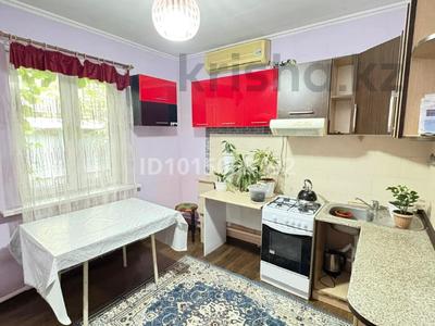 Отдельный дом · 3 комнаты · 50 м² · 2 сот., мкр Тастак-1, Ярмухомедова 48 — Райымбека /Матезалки за 300 000 ₸ в Алматы, Ауэзовский р-н