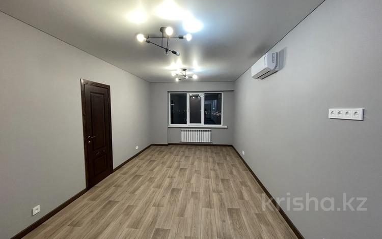 2-бөлмелі пәтер, 56 м², 9/10 қабат ай сайын, Карасай батыра 345/3 — Толе би, бағасы: 200 000 〒 в Алматы, Алмалинский р-н — фото 2