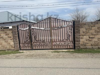 Жеке үй · 4 бөлме · 100 м² · 8 сот., мкр Карасу 8, бағасы: 25 млн ₸ в Таразе