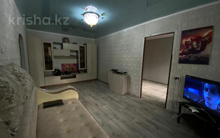 2-комнатная квартира, 43.9 м², 3/5 этаж, абая за 9 млн 〒 в Темиртау — фото 2
