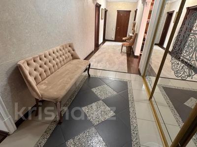Пәтерлер в Актюбинской обл.: 5-бөлмелі пәтер · 203 м² · 4/5 қабат, мкр. Алтын орда, проспект Алии Молдагуловой 36в/2, бағасы: 64.5 млн 〒 5-бөлмелі пәтер · 203 м² · 4/5 қабат, мкр. Алтын орда, проспект Алии Молдагуловой 36в/2, бағасы: 64.5 млн 〒 в Актобе