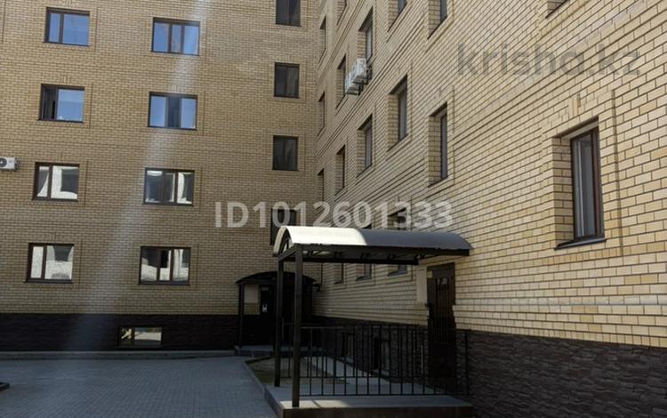 2-бөлмелі пәтер · 65 м² · 3/5 қабат, Каркаралинская 19, бағасы: 250 000 ₸ в Семее — фото 2