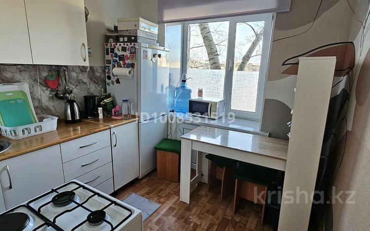 2-комнатная квартира · 42.8 м² · 4/5 этаж, Майкудук, Майкудук, 12й микрорайон 1 за 10 млн 〒 в Караганде, Алихана Бокейханова р-н — фото 2