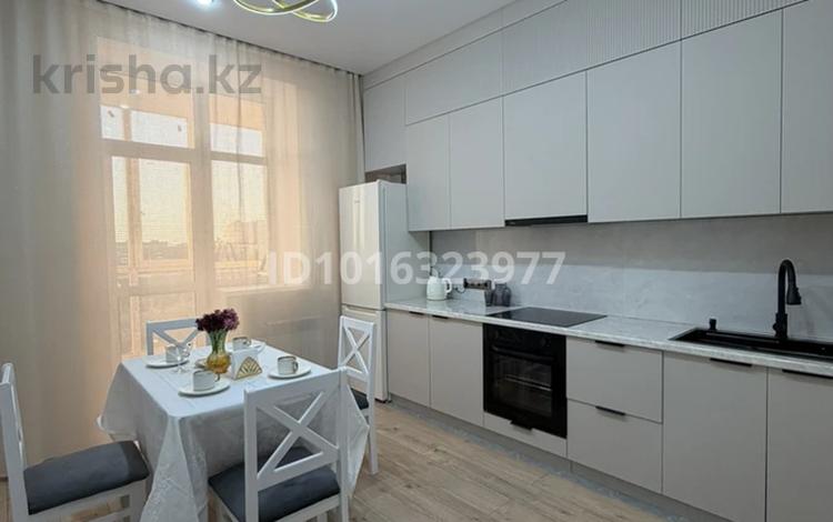 3-комнатная квартира · 90 м² · 9/13 этаж, мкр Юго-Восток, Карбышева 14/3 за 300 000 ₸ в Караганде, Казыбек би р-н — фото 2