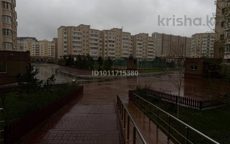 2-комнатная квартира · 58.9 м² · 9/9 этаж, Темирбека Жургенова 18/1 за 31.5 млн ₸ в Астане, Сарайшык р-н — фото 2