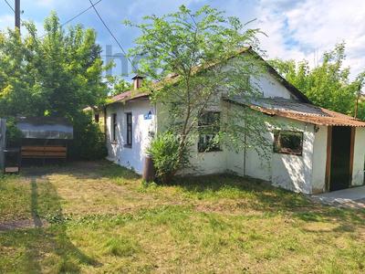 Аренда домов или дач посуточно в Акмолинской обл.: Дом · 3 комнаты · 50 м², Абая 41/2 — Находится возле Поликлиники за 30 000 〒 Дом · 3 комнаты · 50 м², Абая 41/2 — Находится возле Поликлиники за 30 000 〒 в Бурабае