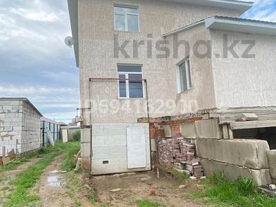 Отдельный дом • 5 комнат • 300 м² • 10 сот., Амангелді Иманов 44 за 45 млн 〒 в Караоткеле