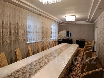 Отдельный дом · 8 комнат · 200 м² · 6 сот., Камратова — Пересечение улицы Конаева за 100 млн 〒 в Таразе