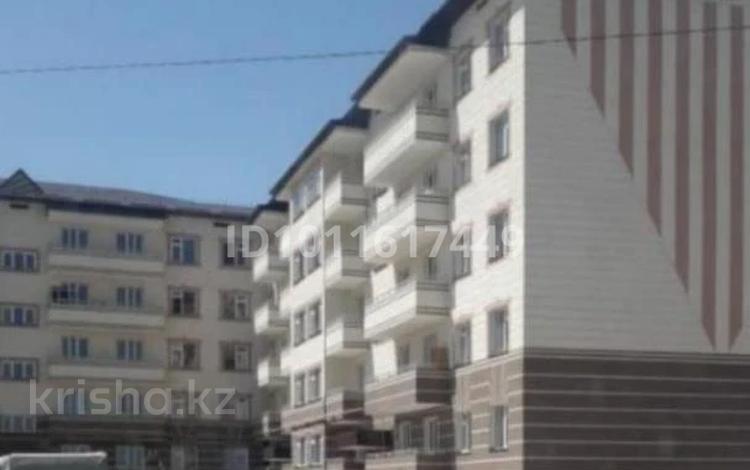 3-комнатная квартира · 78 м² · 3/10 этаж, мкр Арай-2, мкр. Байтерек — Үйдің қасында 10 метр жерде жайлы жаңа мектеп,Лицей,Інжу мектебі, балабақшасы Корзинка супермаркеті Поликленикалар балабақшалар Тараз Арена Назарбаев мектебі, Жамбыл Политехниуалық колледж барлығы жақын орналасқан өте қолайлы жкрд за 22.5 млн ₸ — фото 2
