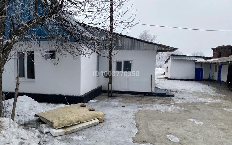 Жеке үй · 5 бөлме · 120 м² · 80 сот., Молдагулова 16, бағасы: 15 млн 〒 в Карабулаке — фото 2