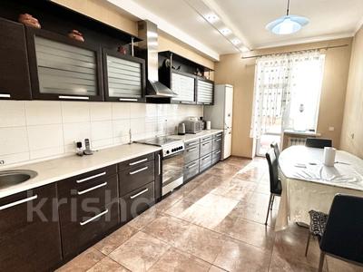 3-комнатная квартира · 100 м² · 7/9 этаж, мкр Новый Город, Аханова 58 за 350 000 〒 в Караганде, Казыбек би р-н