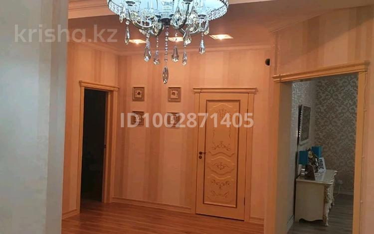 3-комнатная квартира · 240 м² · 10/11 этаж, Сатпаева 336 за 111 млн 〒 в Павлодаре — фото 2